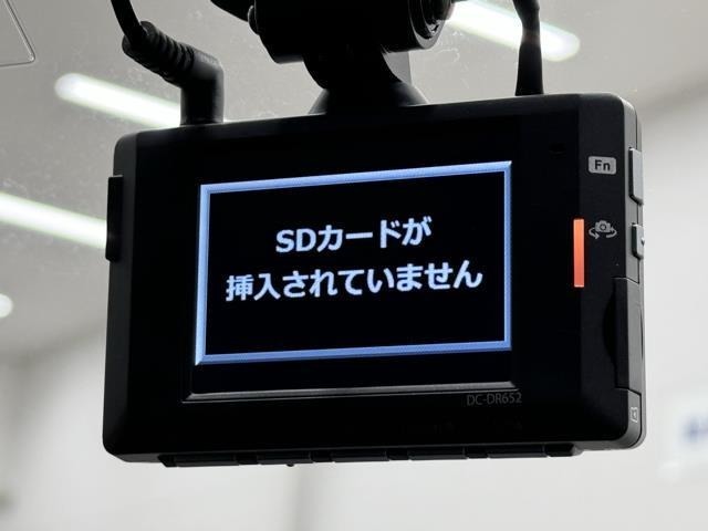 ドライブレコーダー装備してますよ。　思いでの記録や万が一の時の記録にも便利ですね。