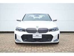 さらに、全国の正規ディーラーにて、対応可能な認定中古車保証付となります。アフターメンテナンスもお近くの正規ディーラーにて可能となりますので、ご安心してお選びいただけます。