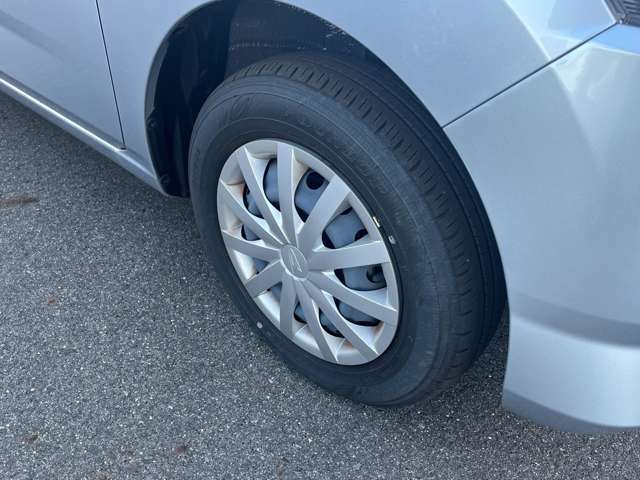 ☆お車についた傷やヘコミ、事故の修理もハヤシにお任せください。自社鈑金工場で修理ができますの安心です☆