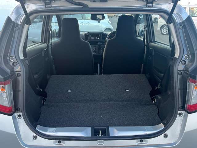 ☆お車についた傷やヘコミ、事故の修理もハヤシにお任せください。自社鈑金工場で修理ができますの安心です☆