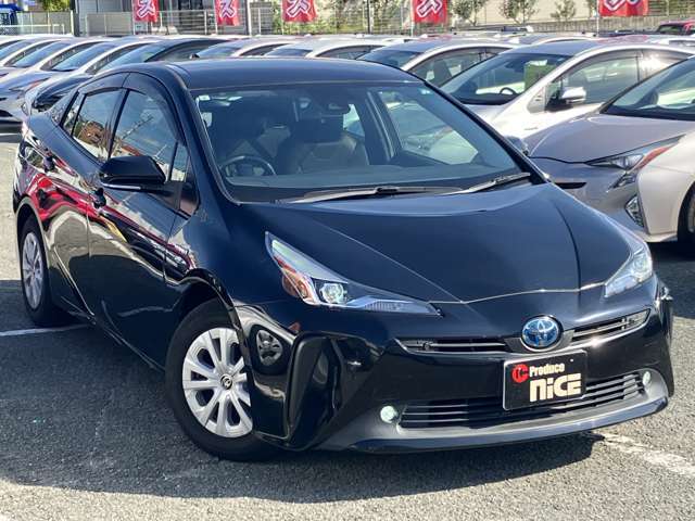 数をそろえるだけでなく、人気や品質にこだわって厳選した車種を豊富に展示。選びやすく、比べ安いラインナップで、初めての方も安心してご希望の一台をお選び頂けます。