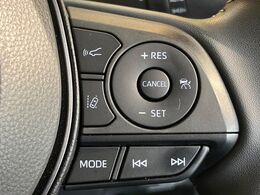 【レーダークルーズコントロール】高速道路での長距離走行が楽に！！自動で速度を保つクルーズコントロールが、衝突軽減システムと連携し、前方の車両を感知して車間を保つように速度調節してくれます！！