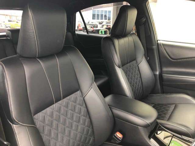 毎回座るフロントシート。運転席は使用する部分ですので、座り心地が重要です！