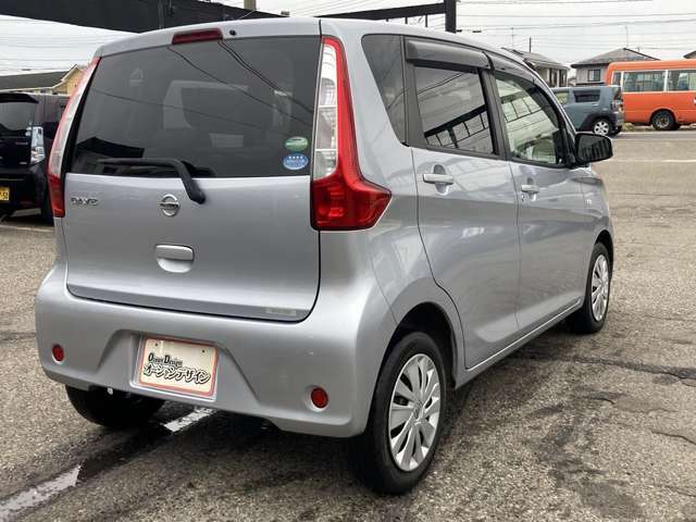 当社認証工場にて整備士が整備車検を行います。車検・整備も安心格安にてお受け致します。お客様のご来店を心よりお待ちしております。