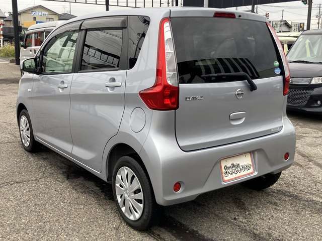 人気車や低価格車はすぐに売れてしまう可能性があります。お早めのご検討、ご来店お待ちしております。また、ご不明な点など細かい相談もドンドン対応させて頂きますのでお気軽にお申し付け下さい。