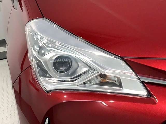 LEDヘッドライトは、点灯の瞬間から最大光量を発揮し、突然暗くなるトンネルなどでの安定感を高めます。