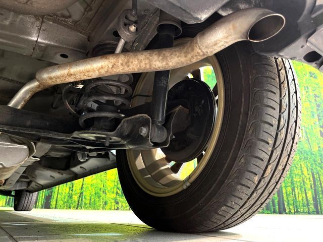 お車を安心してお乗りいただく為には、足回りの定期点検が欠かせません。サービスサポート（有償保証）では無料点検もご提供しており、安心のカーライフをお過ごしいただけるサポート体制が整っています。