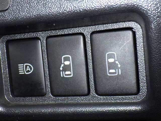 両側電動スライドドアで狭い所でも乗り降り楽々です！
