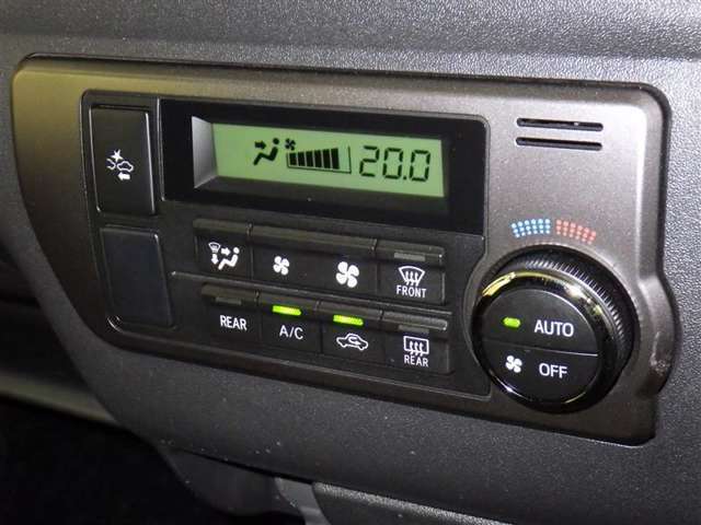 【オートエアコン】お好みの温度に設定して頂くと、車内の温度を自動調整♪快適にクルマの中を過ごして頂けます。