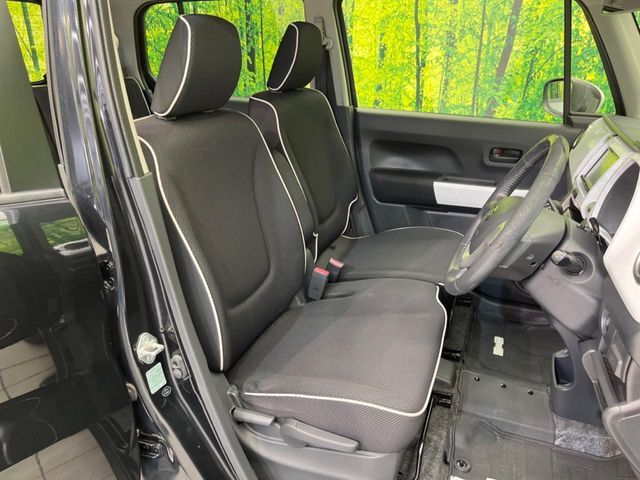 運転席シート廻りは使用感も少なく、良好な状態となっています。丁寧に使われていたことがよくわかりますね。