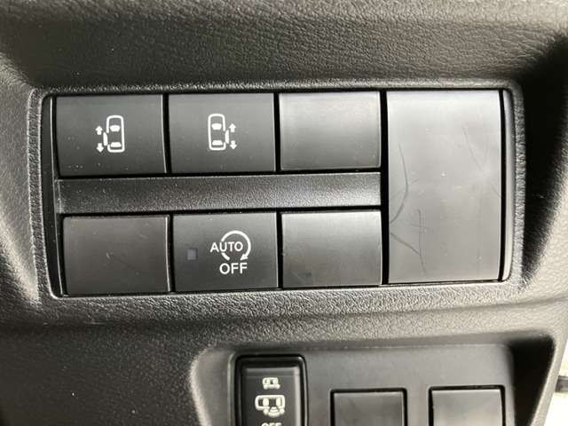 両側オートスライドドアです♪運転席のボタンやキーのボタンでも開閉できます！手荷物がいっぱいの時でも簡単にドアの開け閉めができるのでとっても便利です♪