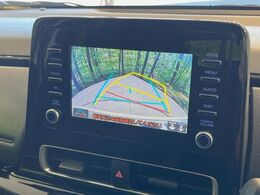 【バックカメラ】駐車時に後方がリアルタイム映像で確認できます。大型商業施設や立体駐車場での駐車時や、夜間のバック時に大活躍！運転スキルに関わらず、今や必須となった装備のひとつです！