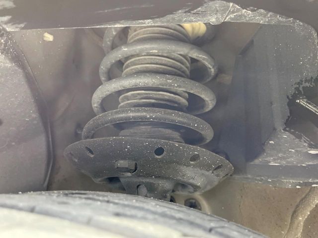 お車を安心してお乗りいただく為には、足回りの定期点検が欠かせません。サービスサポート（有償保証）では無料点検もご提供しており、安心のカーライフをお過ごしいただけるサポート体制が整っています。