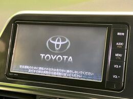 【純正ナビ】人気の純正ナビを装備しております。ナビの使いやすさはもちろん、オーディオ機能も充実！キャンプや旅行はもちろん、通勤や買い物など普段のドライブも楽しくなるはず♪