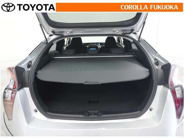 ラゲージルームのプライバシー保護に便利なトノカバー付きです。車上荒らし予防にも効果的ですよ！