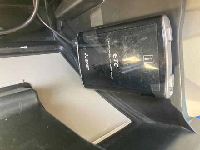 ”ETC車載器装備！高速道路の料金所で停車することなく、スムーズな精算が可能です。ETCカードをお持ちでない方は、当店でも申し込み手続き可能ですので　お気軽にお問い合わせください。”