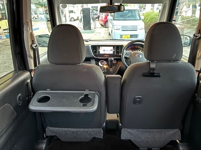 快適なカーライフをお過ごしいただくために、納車前に専用の機械と薬剤でしっかり清掃させていただきます。