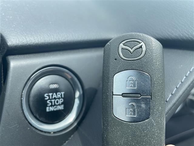 【　スマートキー・プッシュスタート　】鍵を挿さずにポケットに入れたまま鍵の開閉、エンジンの始動まで行えます。