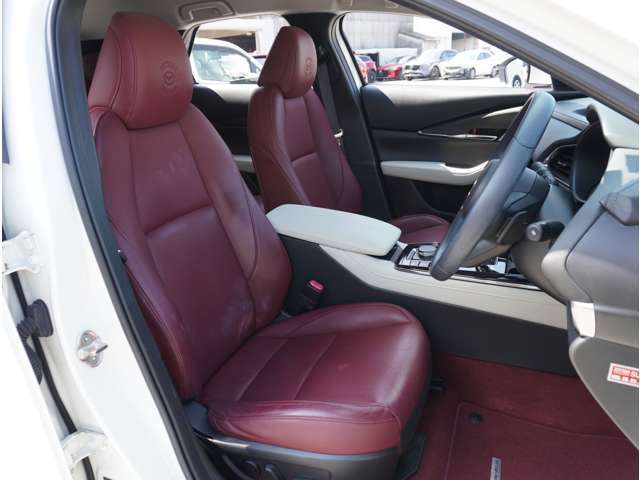 ★★★100th記念車です。シートはレッド調のレザーシートです★★★