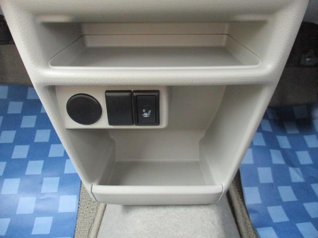 【運転席シートヒーター】運転席クッション内に電熱線コイルを内蔵し、スイッチを入れれば座席をじんわり暖めてくれます♪寒い日に便利な装置が標準で付いてきます♪