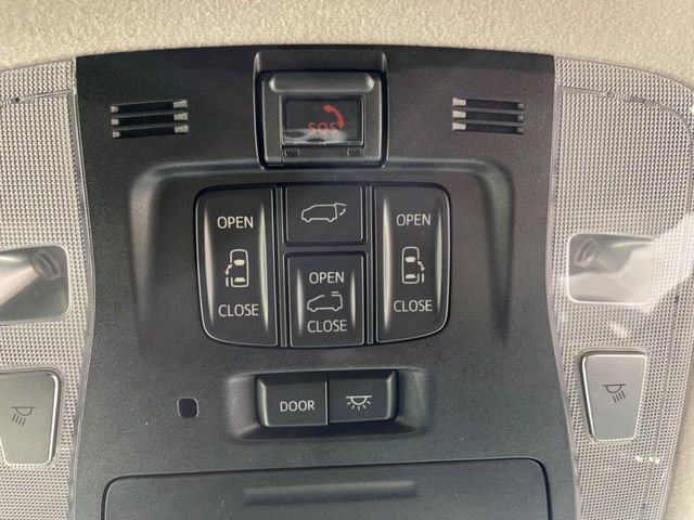 【両側パワースライドドア】スマートキーや運転席のスイッチで後席両側スライドドアの開閉が可能♪電動だから力を入れてドアを開ける必要が無く、小さなお子様でも簡単に開け閉めでき快適です♪