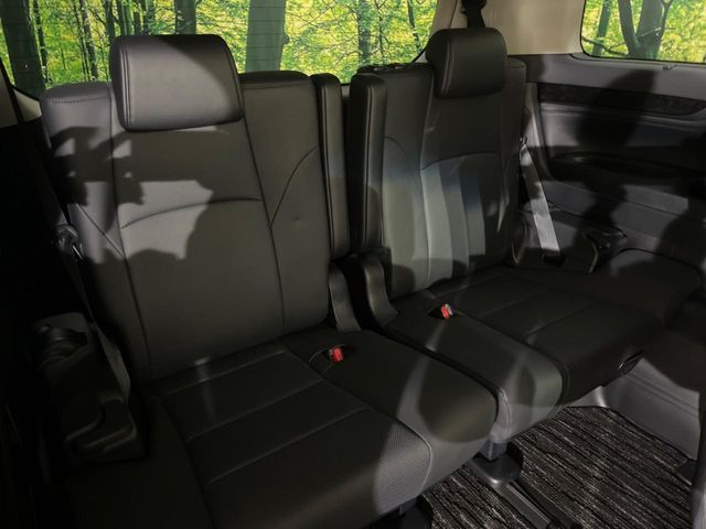 3列目シートはもちろん状態良好☆大人でもゆったりと座って頂けますので、大人数でのお出かけもラクラクです♪ご家族で、気の知れた仲間で、ドライブに行くのが楽しみですね♪