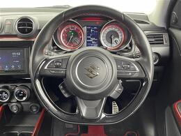 【ステアリング】軽い力で扱いやすいハンドルです。目立つ傷やスレなどなく綺麗な状態です！除菌プランいれていただくとさらに快適に！清潔なお車はお子様にも安心ですね！