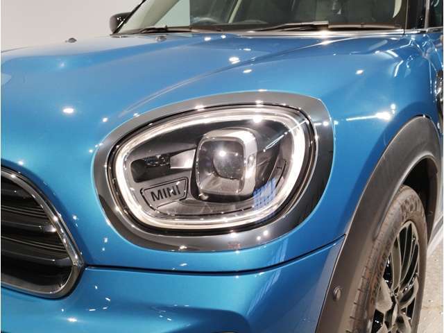 【オートライト】ヘッドライトのオンオフを自動で切り替えてくれる便利な機能です。トンネルを走行する際も自動で転倒致しますので、ライトの操作をしていただく必要は御座いません☆