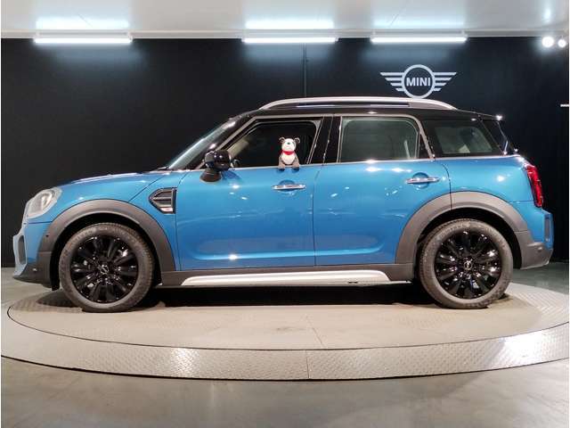 MINIは歴史的なレース【モンテカルロラリー】で2度の優勝！！規定違反による失格も含めれば3度の優勝を誇るれっきとしたレーシングカーです！