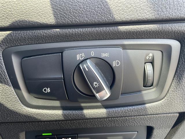 【オートライト（AUTO）】外の明るさをシステムが感知して、自動でヘッドライトが点灯します！ヘッドライトをつけ忘れを防ぐ便利機能です。