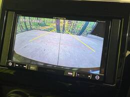 【バックカメラ】駐車時に後方がリアルタイム映像で確認できます。大型商業施設や立体駐車場での駐車時や、夜間のバック時に大活躍！運転スキルに関わらず、今や必須となった装備のひとつです！