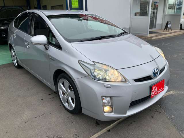 商品車は1台1台スタッフが丁寧に内外装の仕上げをしております。仕上げ業者を使わず、コストカットとともに販売車へ愛をもって仕上げております。