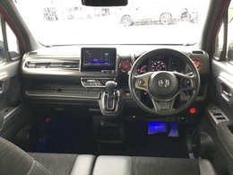 広びろとした視界が運転にゆとりを広げます。