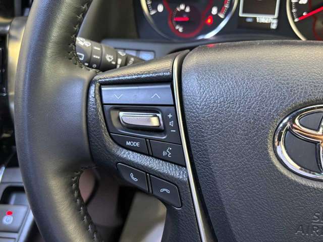 運転中、前方から目線をそらすことなく、オーディオ等の操作が可能な便利機能！安心＆快適なドライブを演出してくれます。