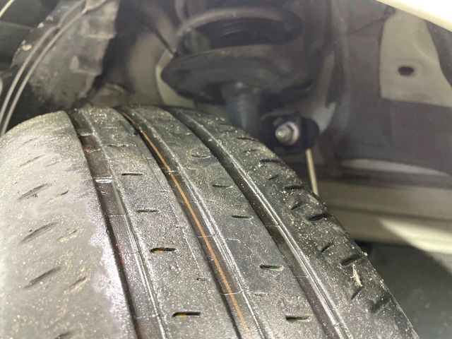 お車を安心してお乗りいただく為には、足回りの定期点検が欠かせません。サービスサポート（有償保証）では無料点検もご提供しており、安心のカーライフをお過ごしいただけるサポート体制が整っています。