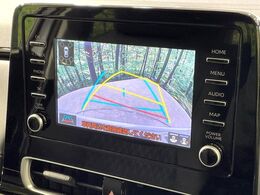 【バックカメラ】駐車時に後方がリアルタイム映像で確認できます。大型商業施設や立体駐車場での駐車時や、夜間のバック時に大活躍！運転スキルに関わらず、今や必須となった装備のひとつです！