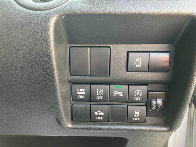 パワースライドドアなど各機能のスイッチは運転席から操作ラクラク。