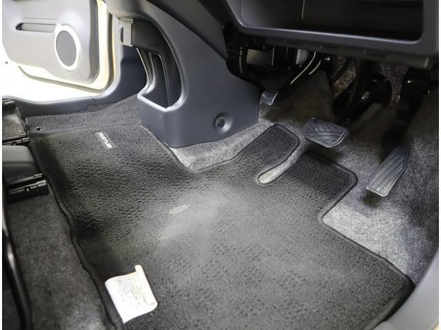 クリーニング済みフロアマット付き☆多少の使用感はありますが、この程度なら許容範囲という方には初期費用が浮いて嬉しいPOINT！