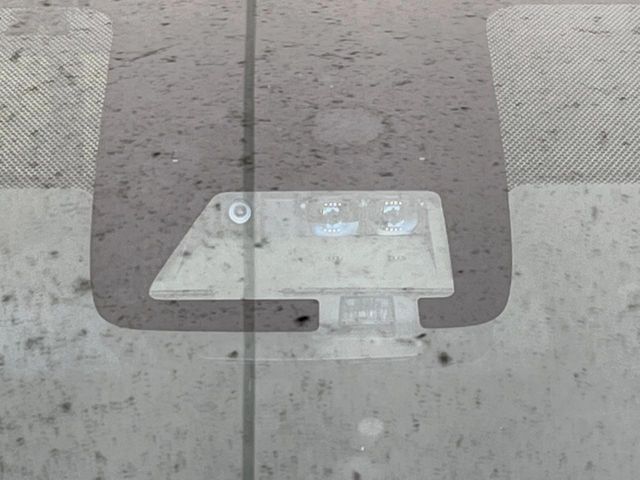 【トヨタセーフティセンス】走行中に前方の車両等を認識し、衝突しそうな時は警報とブレーキで衝突回避と被害軽減をアシスト。より安全にドライブをお楽しみいただけます。