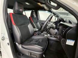 【ハーフレザーシート】を装備しており、車内の高級感がアップしております☆