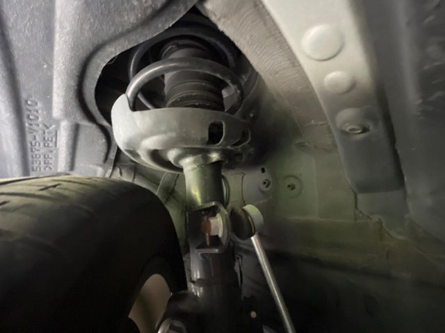 お車を安心してお乗りいただく為には、足回りの定期点検が欠かせません。サービスサポート（有償保証）では無料点検もご提供しており、安心のカーライフをお過ごしいただけるサポート体制が整っています。