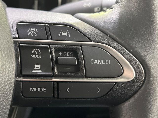 【レーダークルーズコントロール】高速道路での長距離走行が楽に！！自動で速度を保つクルーズコントロールが、衝突軽減システムと連携し、前方の車両を感知して車間を保つように速度調節してくれます！！