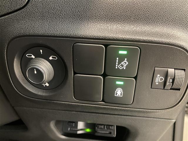 【運転席操作部】『運転席周辺の装備』の画像になります。快適なドライブを楽しむための機能が装備されています！運転席から触れるので使いやすいです！