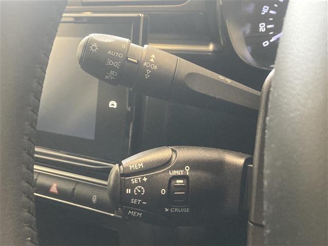 【運転席操作部】『運転席周辺の装備』の画像になります。快適なドライブを楽しむための機能が装備されています！運転席から触れるので使いやすいです！
