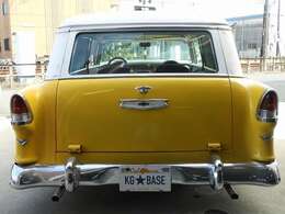 イエローのフェンダーがホワイトリボンタイヤを包み込む、ポップなサーフスタイル。