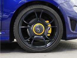 マットブラック17インチアルミホイール、カタログ値165psエンジン、レコードモンツァマフラー、リアKONI製FSDダンパー、オートエアコン）