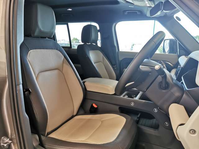 【12ウェイ電動フロントシートOP価格58,000円】運転席はドライバーをしっかり包み込むように設計されており、長時間のドライブも問題御座いません。また大きな傷や、汚れなどなく綺麗な状態で入庫しています。