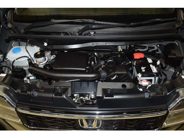 ホンダスタッフがしっかり整備して保証付きにてお渡し致します。エンジンルームもクリーニング済みです。快適なドライブをお楽しみください。
