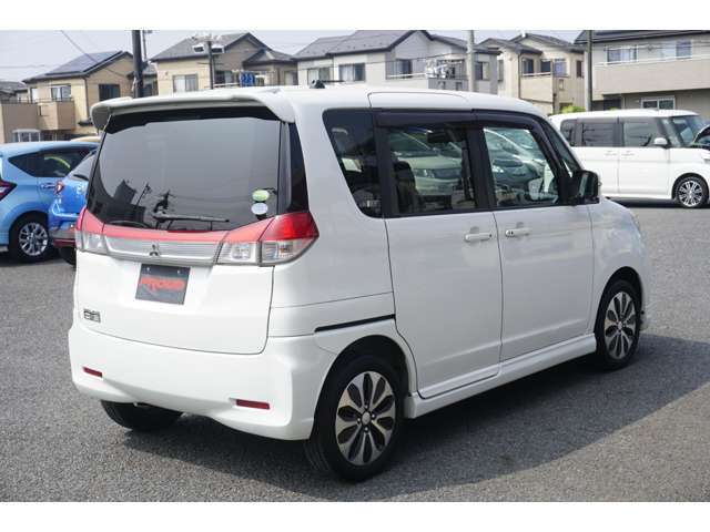 車両入庫チェックではエンジン・機関系をはじめ、電装装備、内装など100項目以上のチェックをしています。試乗も行なっていますのでご安心下さい。