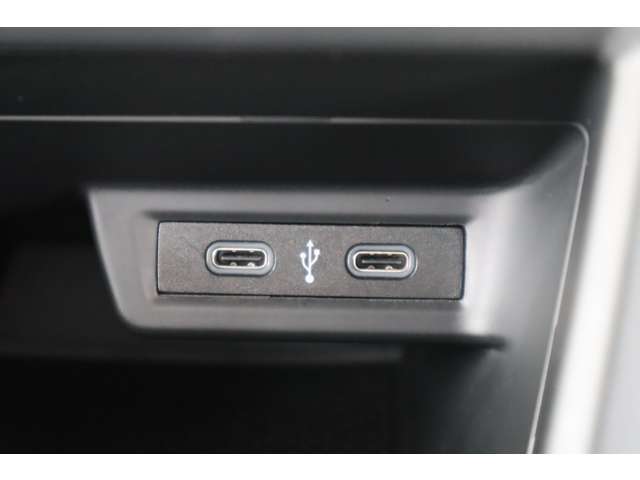 USB-Cが装備されております。